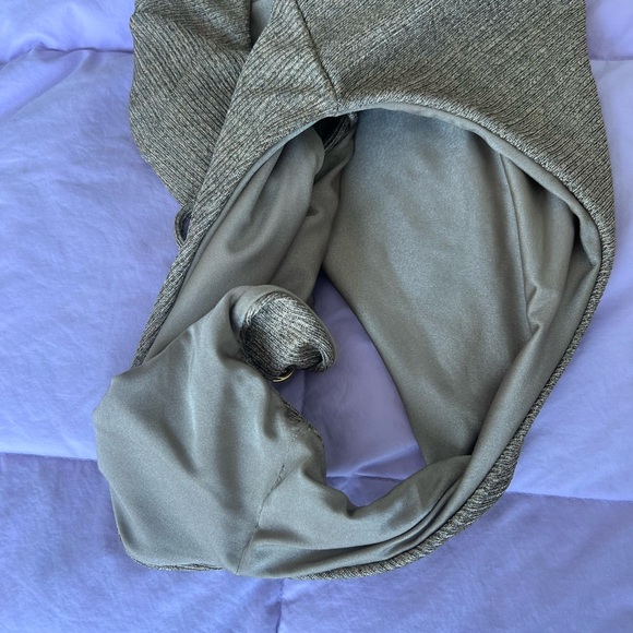 Luli Fama Deep V Compai One Piece - Picture 6 of 9